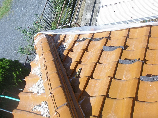 劣化した漆喰の撤去